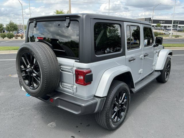 Used 2023 Jeep Wrangler Unlimited Sahara AWD/4WD image 4