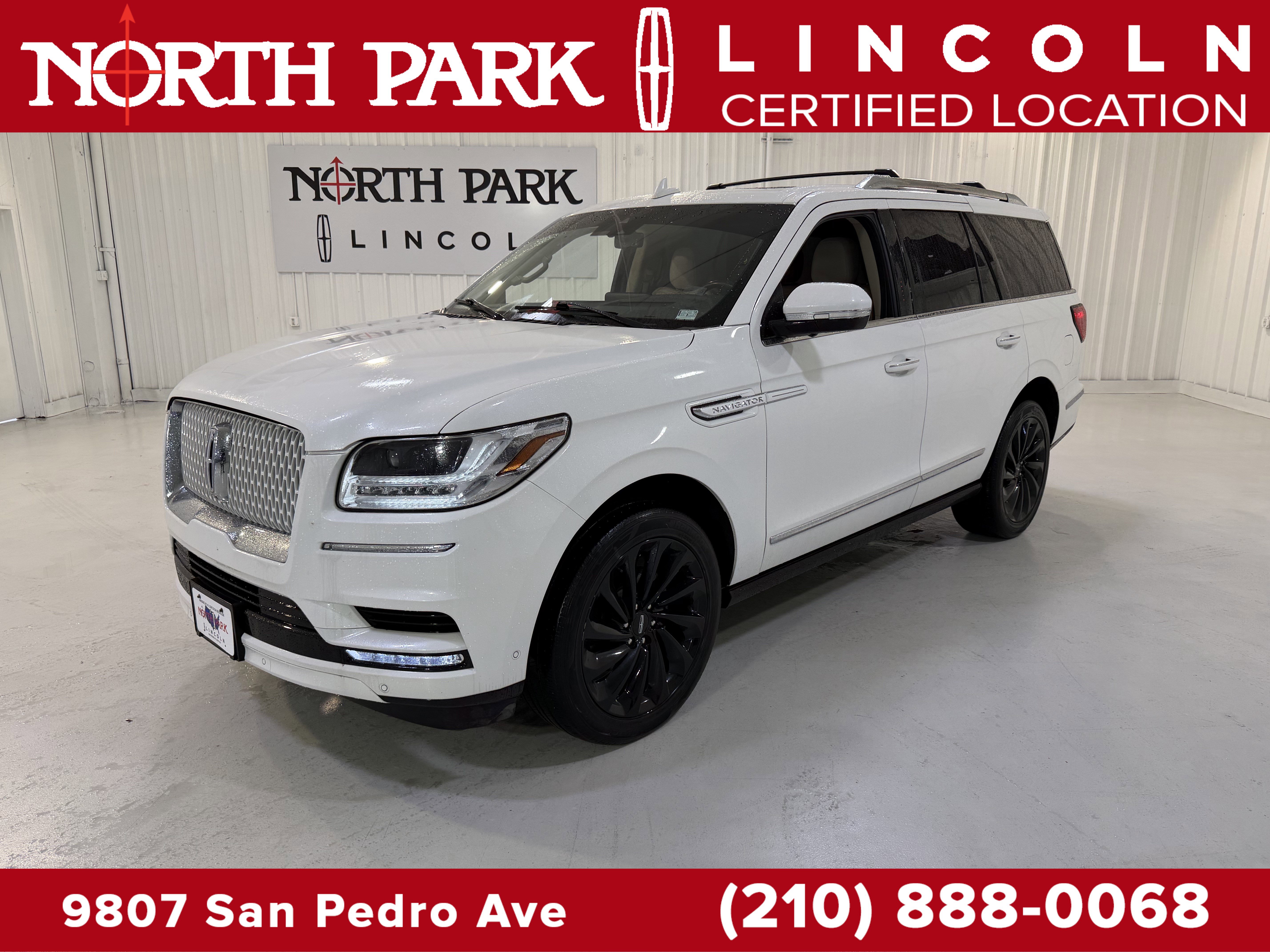 Used 2021 Lincoln Navigator Reserve image 1