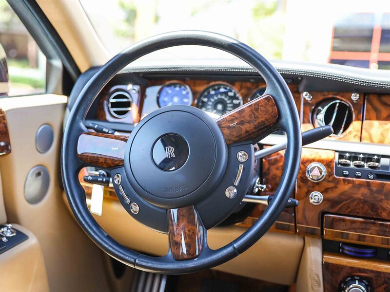 Used 2009 Rolls-Royce Phantom Sedan image 19