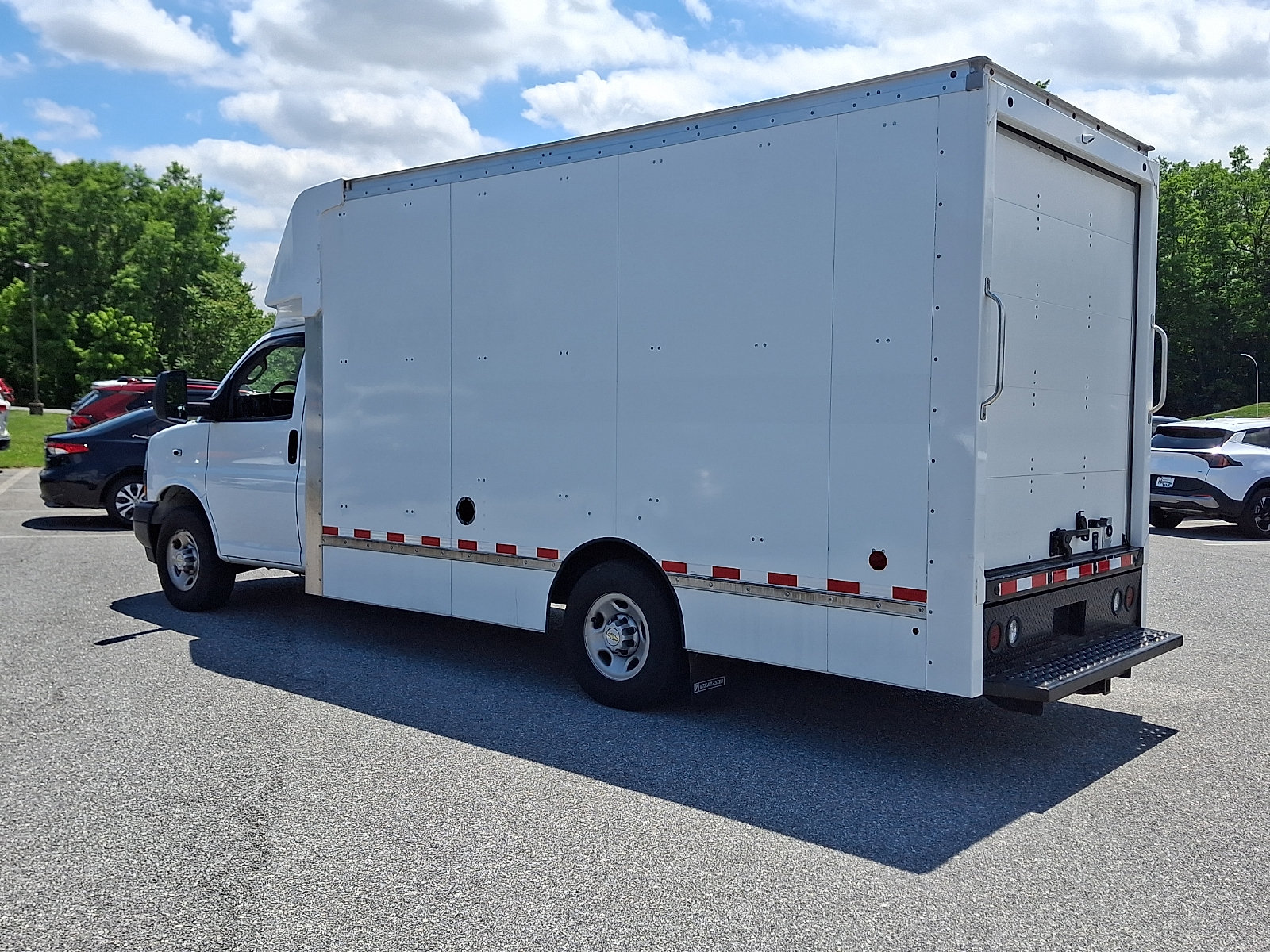 Used 2022 Chevrolet Express 3500 w/ Power Convenience Package RWD image 4