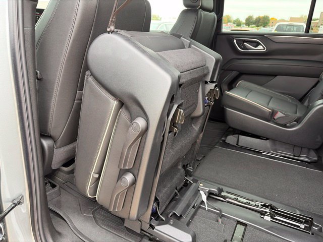Used 2024 GMC Yukon SLT w/ SLT Premium Package AWD/4WD image 40
