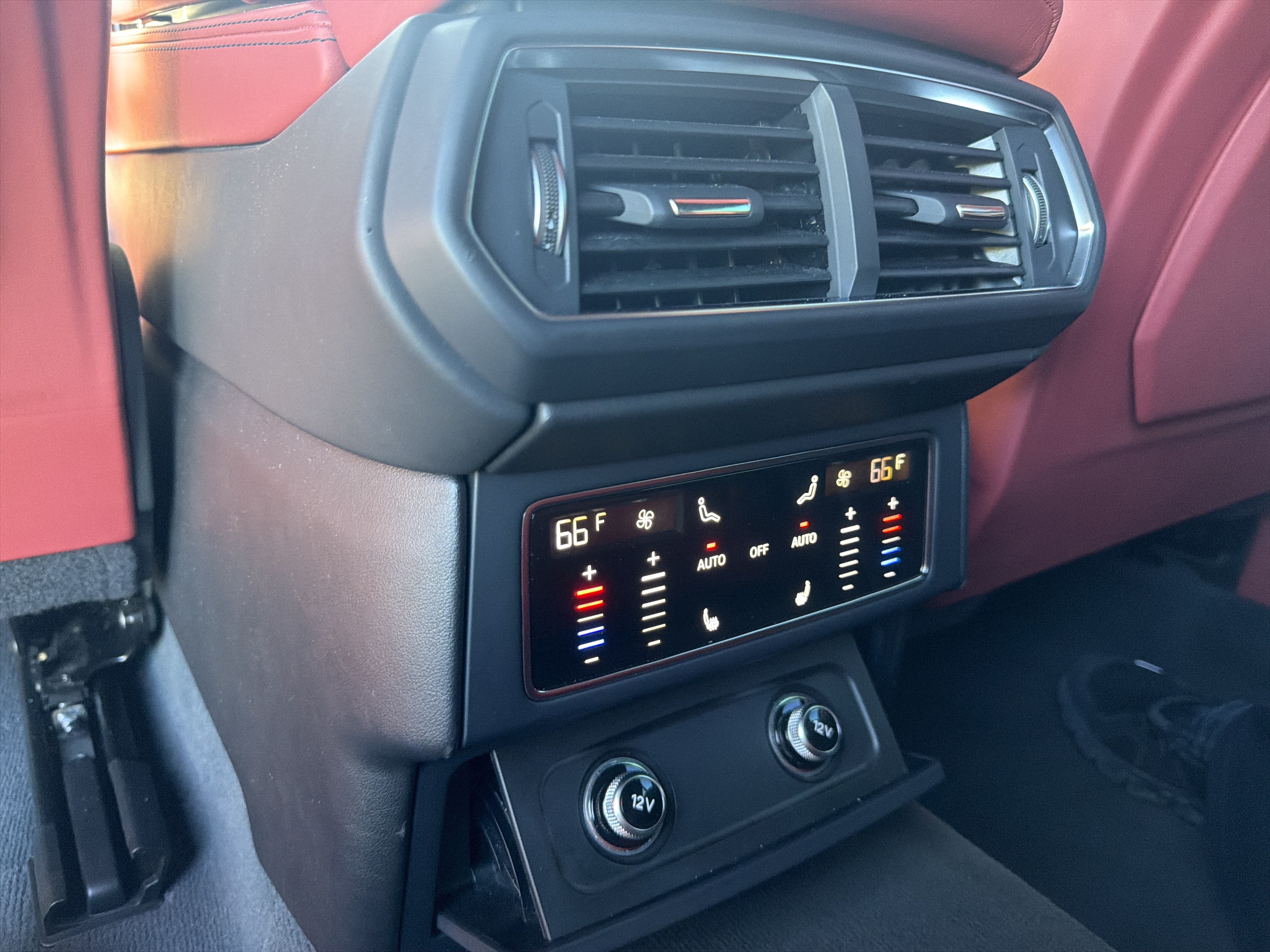 Used 2020 Lamborghini Urus AWD/4WD image 41
