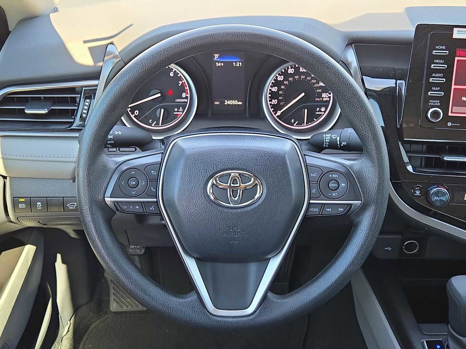 Used 2024 Toyota Camry LE w/ Convenience Package image 18