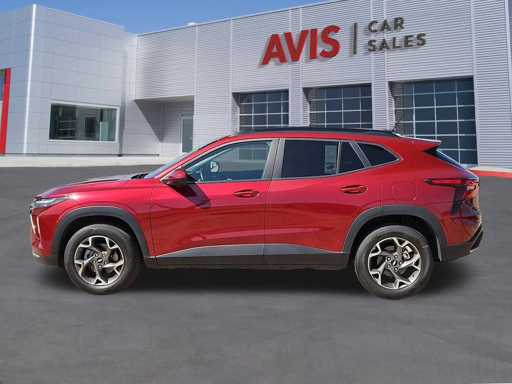 Used 2025 Chevrolet Trax LT w/ LT Convenience Package FWD image 10