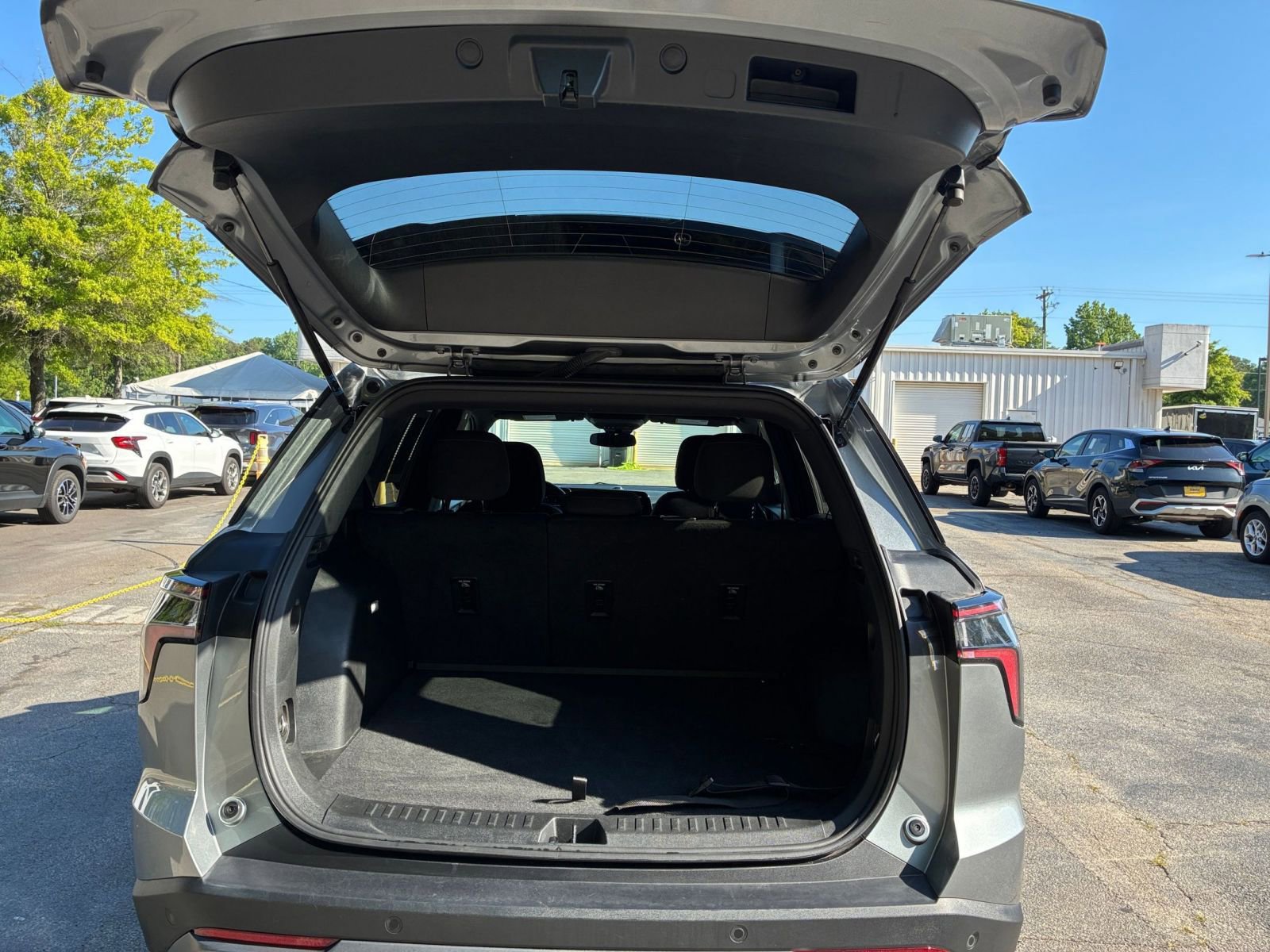 Used 2025 Chevrolet Equinox LT FWD image 32