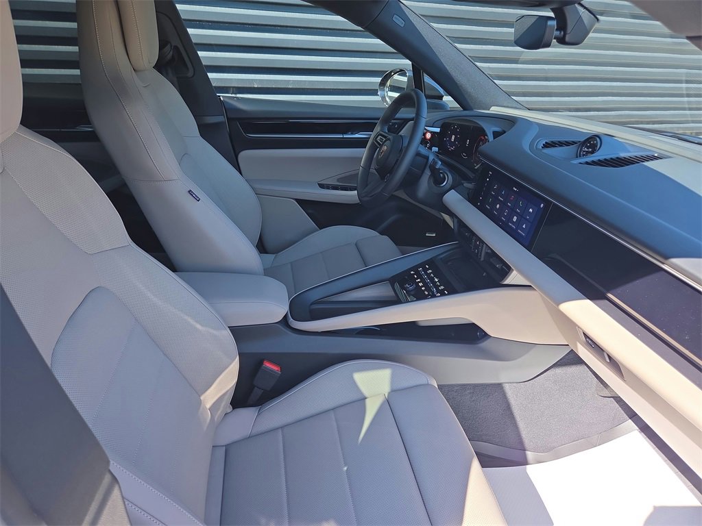 New 2025 Porsche Macan 4S Electric image 19