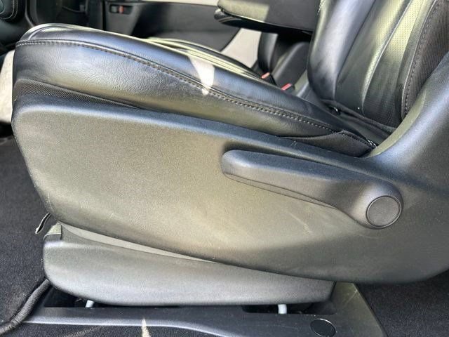 Used 2023 Chrysler Pacifica Touring-L FWD image 39