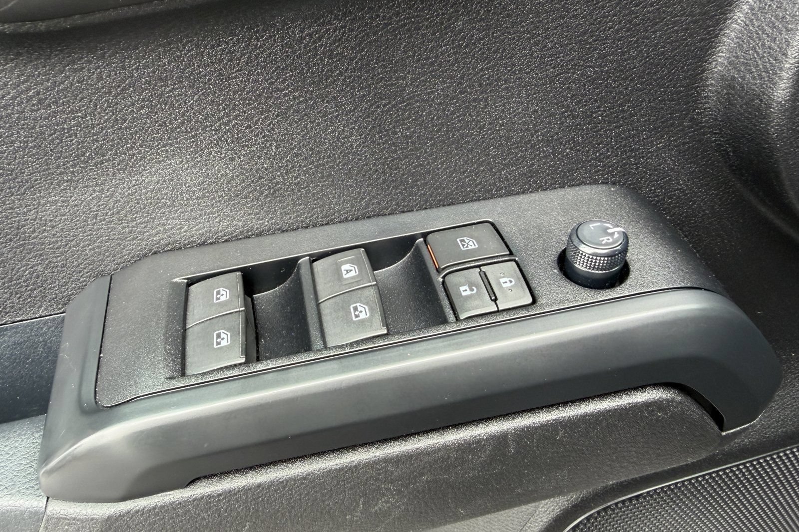 Used 2021 Toyota Tacoma SR RWD image 11