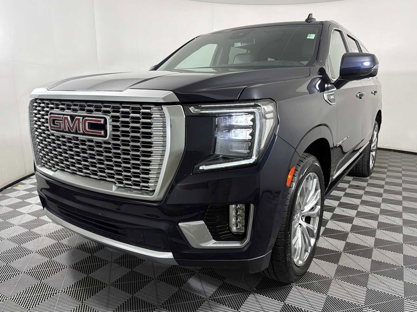 Certified 2023 GMC Yukon Denali AWD/4WD image 3