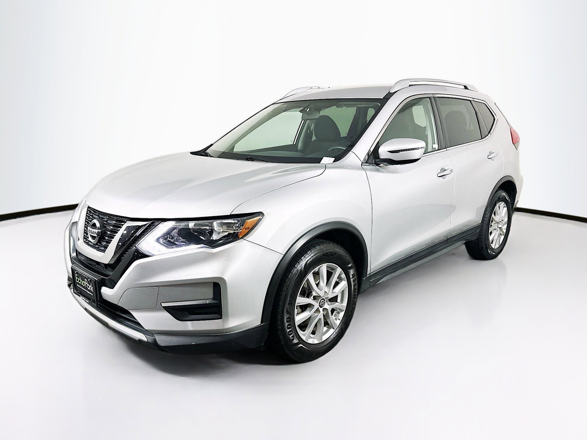 Used 2017 Nissan Rogue SV FWD image 3