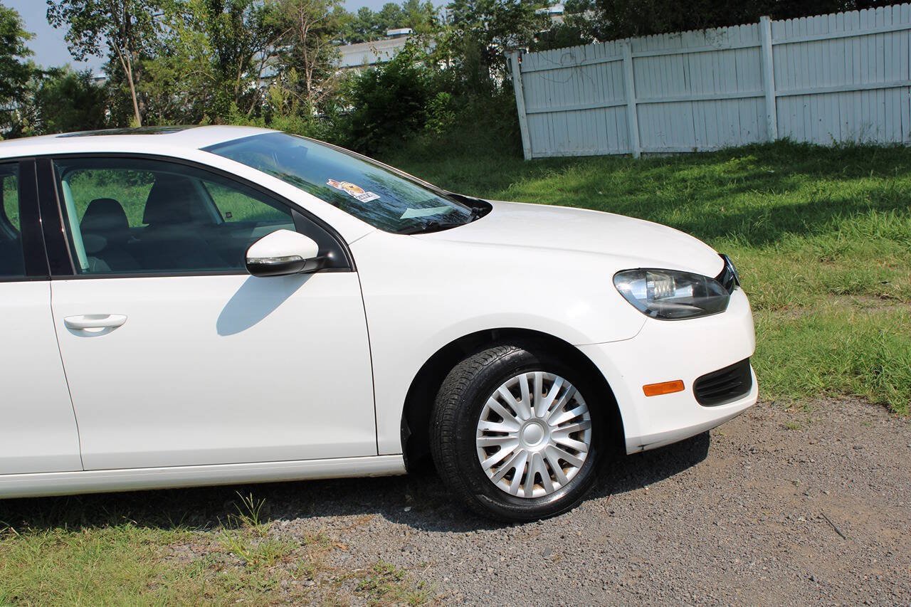 Used 2011 Volkswagen Golf 4-Door FWD image 4