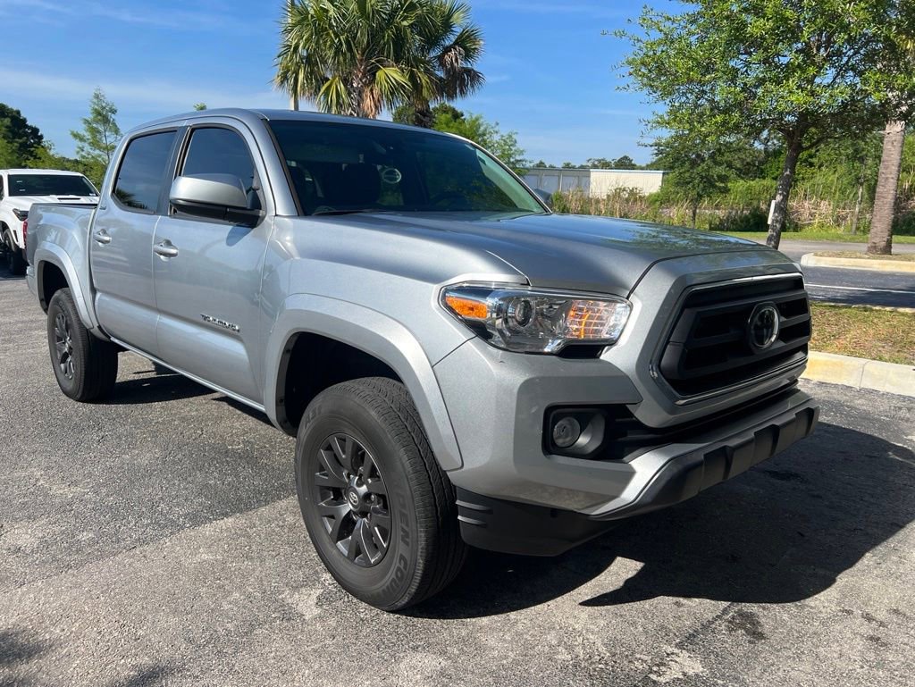 Used 2022 Toyota Tacoma SR5 RWD image 2