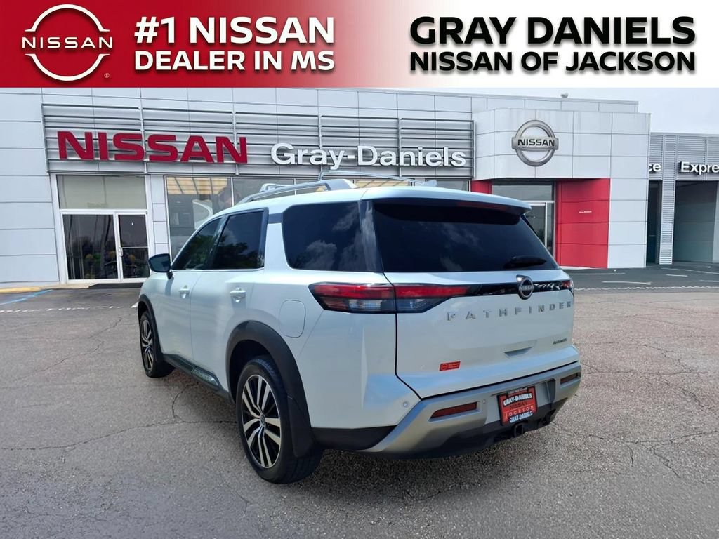 Certified 2025 Nissan Pathfinder Platinum w/ Cargo Package FWD image 6