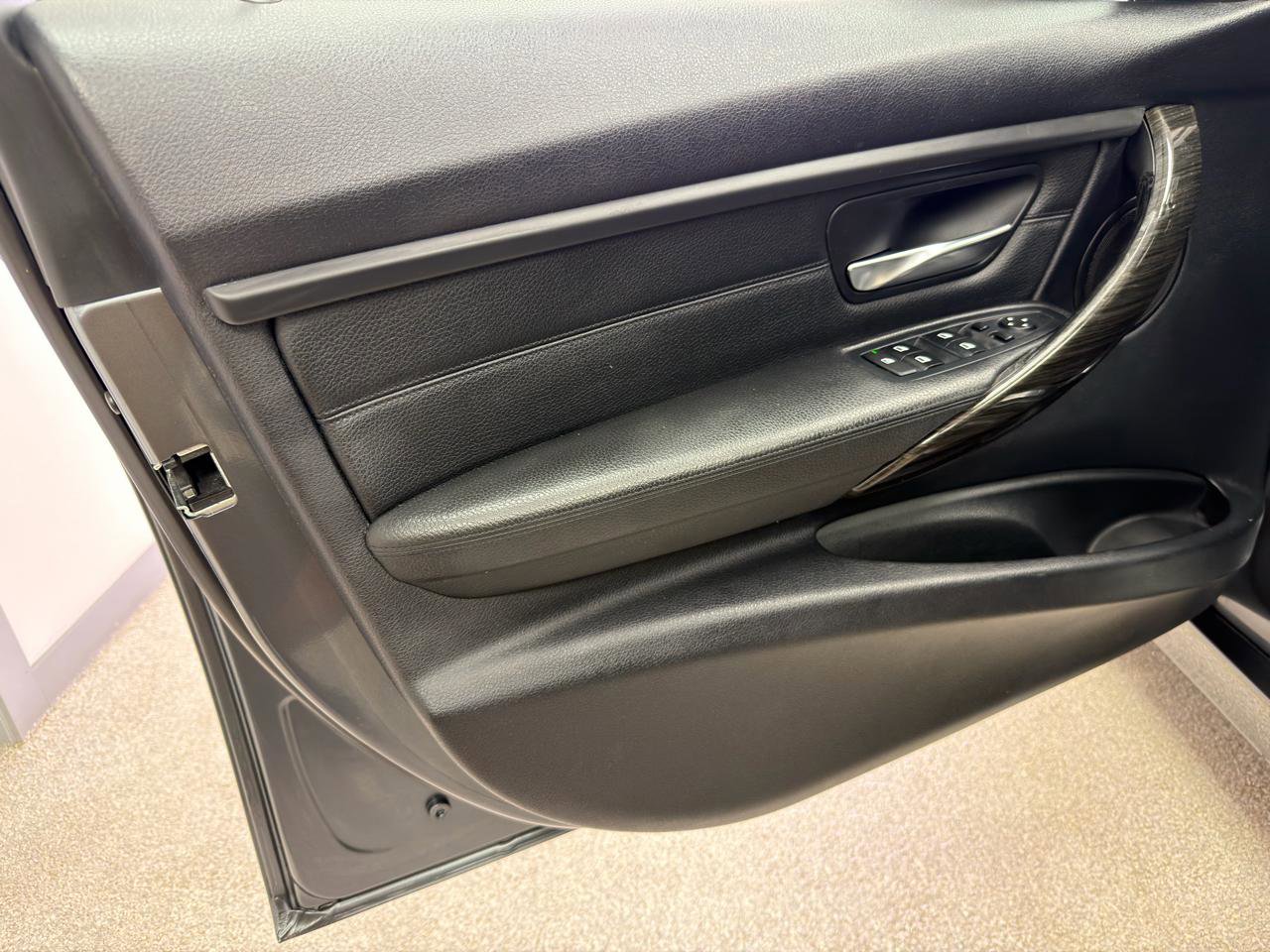 Used 2014 BMW 328i xDrive Sedan AWD/4WD image 14