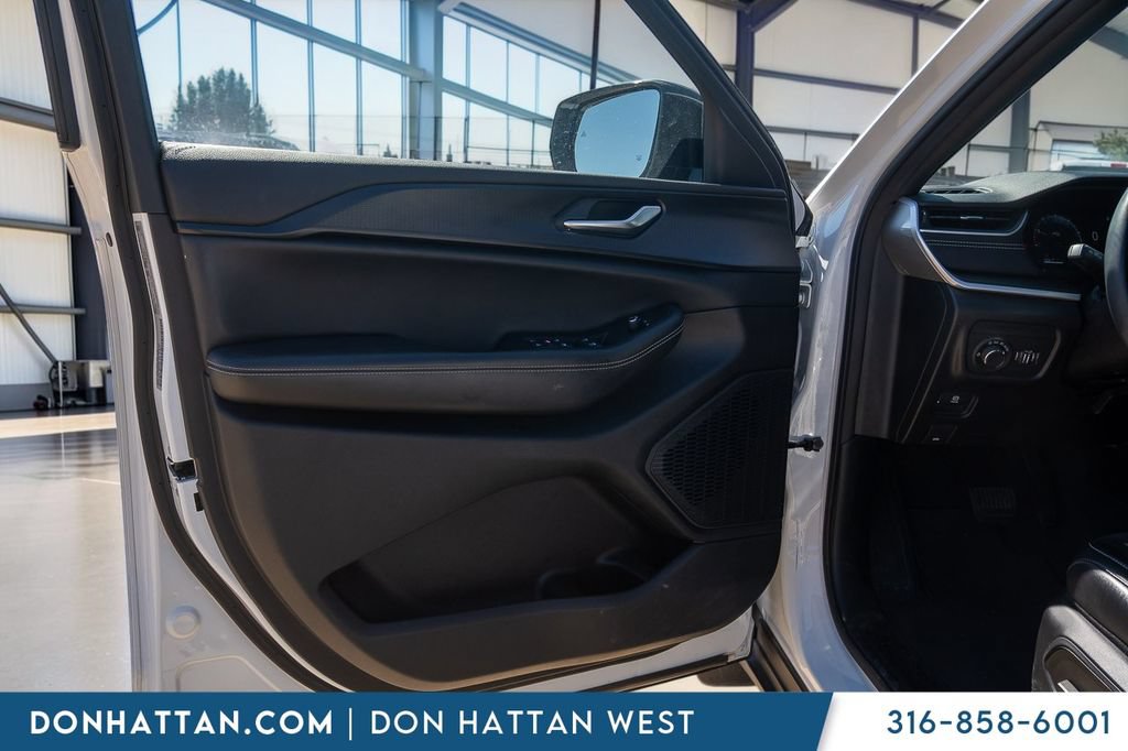Used 2023 Jeep Grand Cherokee L Laredo AWD/4WD image 16