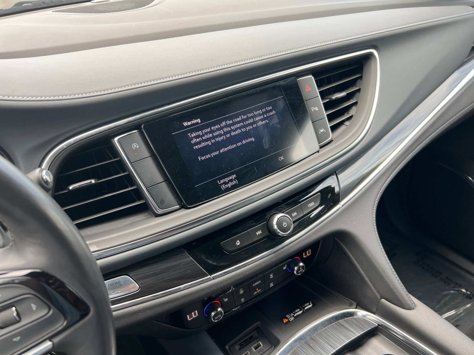 Used 2023 Buick Enclave Essence image 19