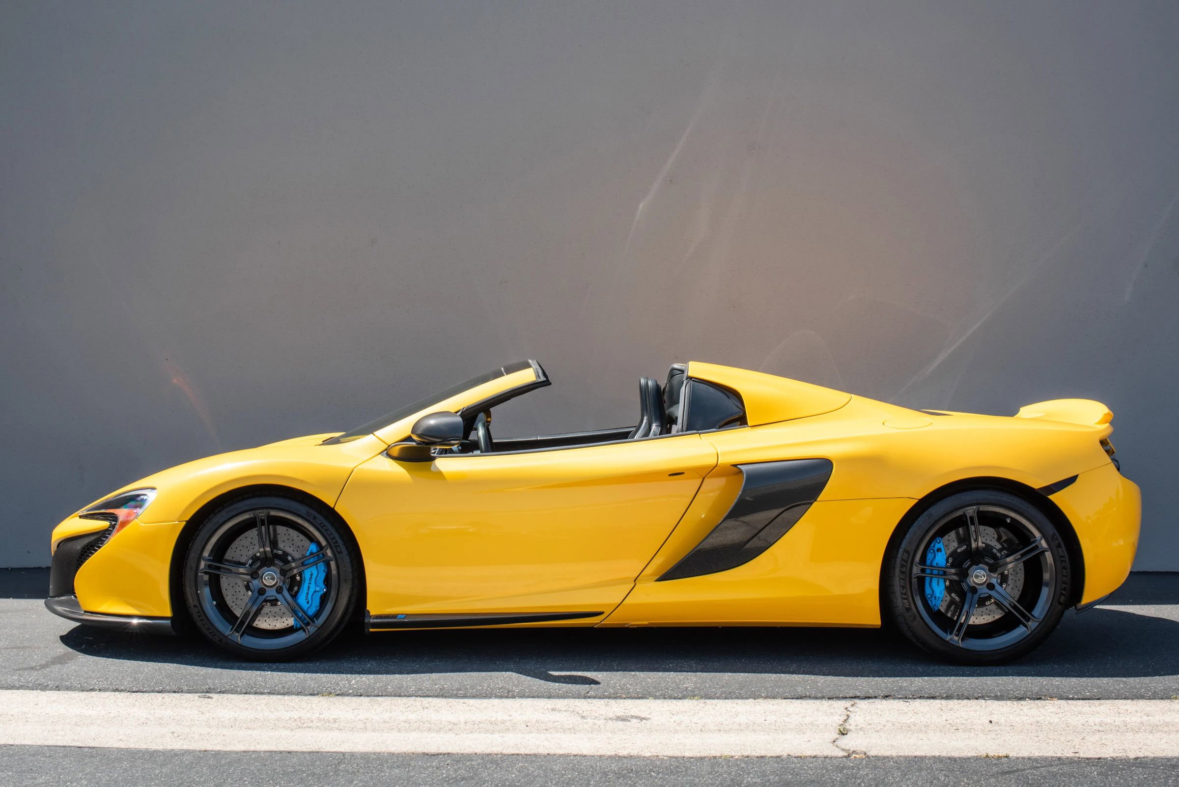 Used 2015 McLaren 650S Spider image 9