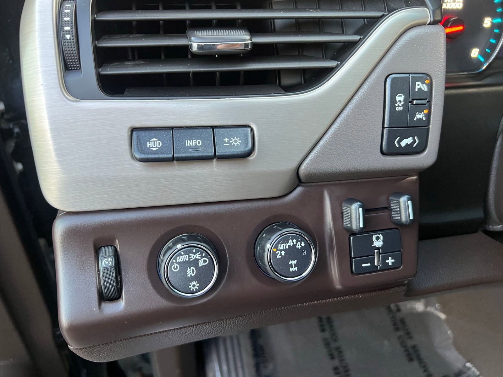 Used 2019 GMC Yukon XL Denali image 17