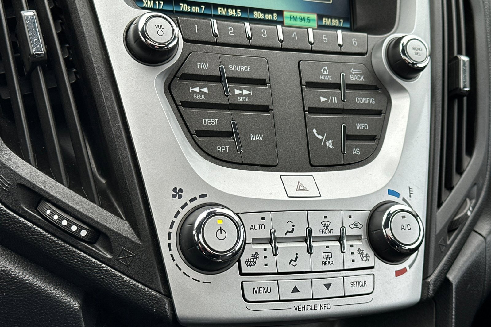 Used 2017 Chevrolet Equinox Premier w/ Enhanced Convenience Package image 22