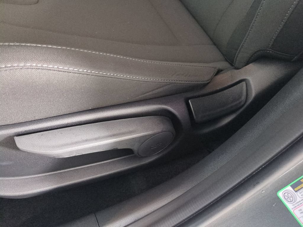 Used 2025 Hyundai Elantra Sport FWD image 21