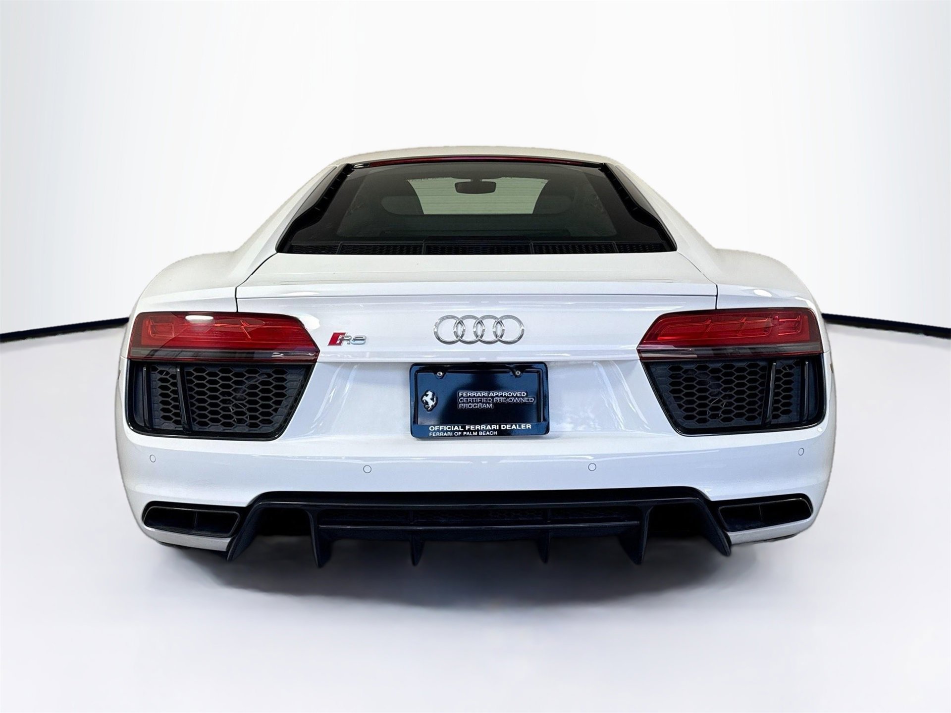 Used 2018 Audi R8 V10 w/ Premium Package image 6