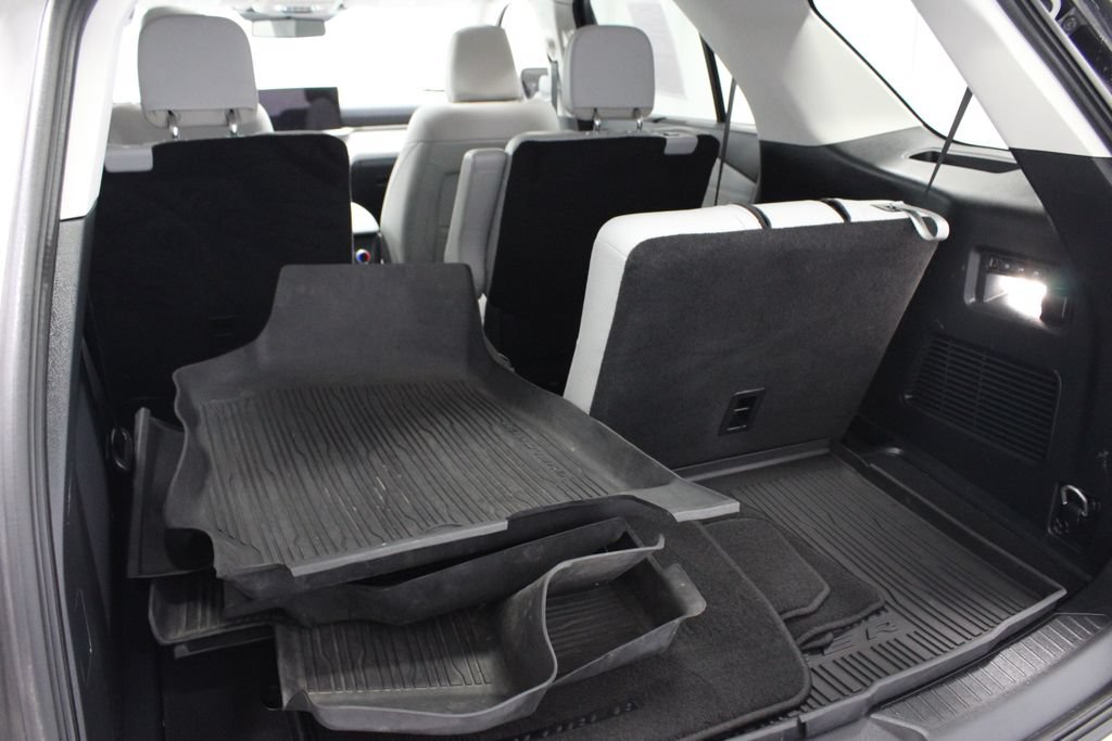 Certified 2025 Ford Explorer Platinum w/ Ultimate Package AWD/4WD image 18