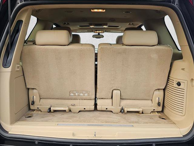 Used 2011 Cadillac Escalade Luxury RWD image 6