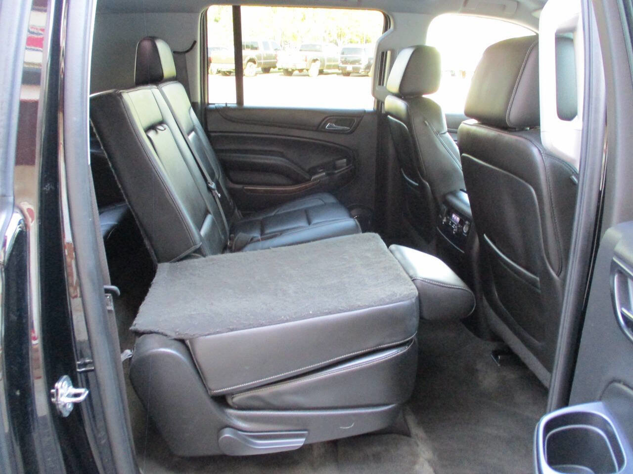Used 2015 Chevrolet Suburban LT image 25