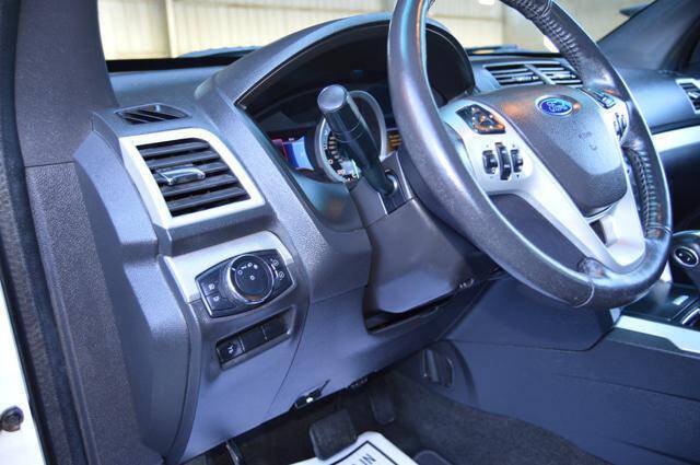 Used 2013 Ford Explorer XLT AWD/4WD image 29