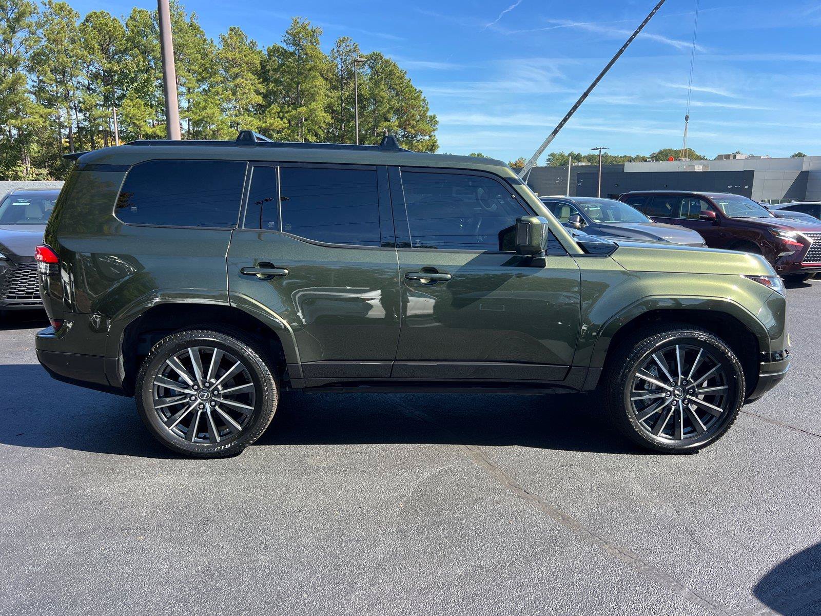 Certified 2025 Lexus GX 550 w/ Cold Area Package AWD/4WD image 4
