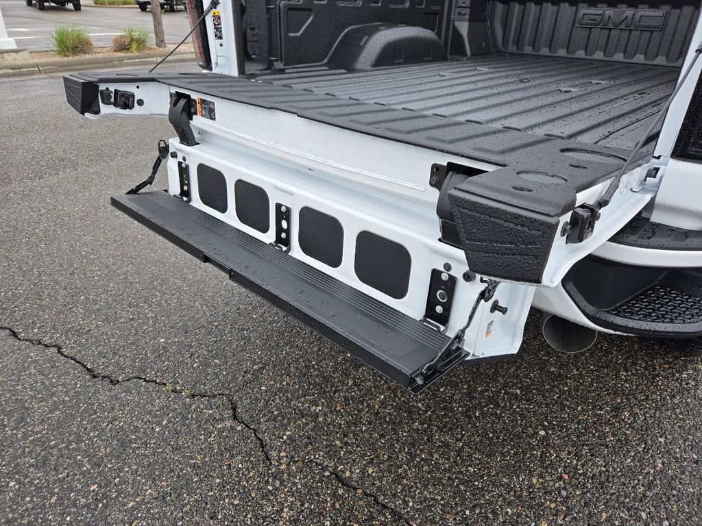 New 2026 GMC Sierra 2500 AT4 w/ AT4 Premium Plus Package AWD/4WD image 10