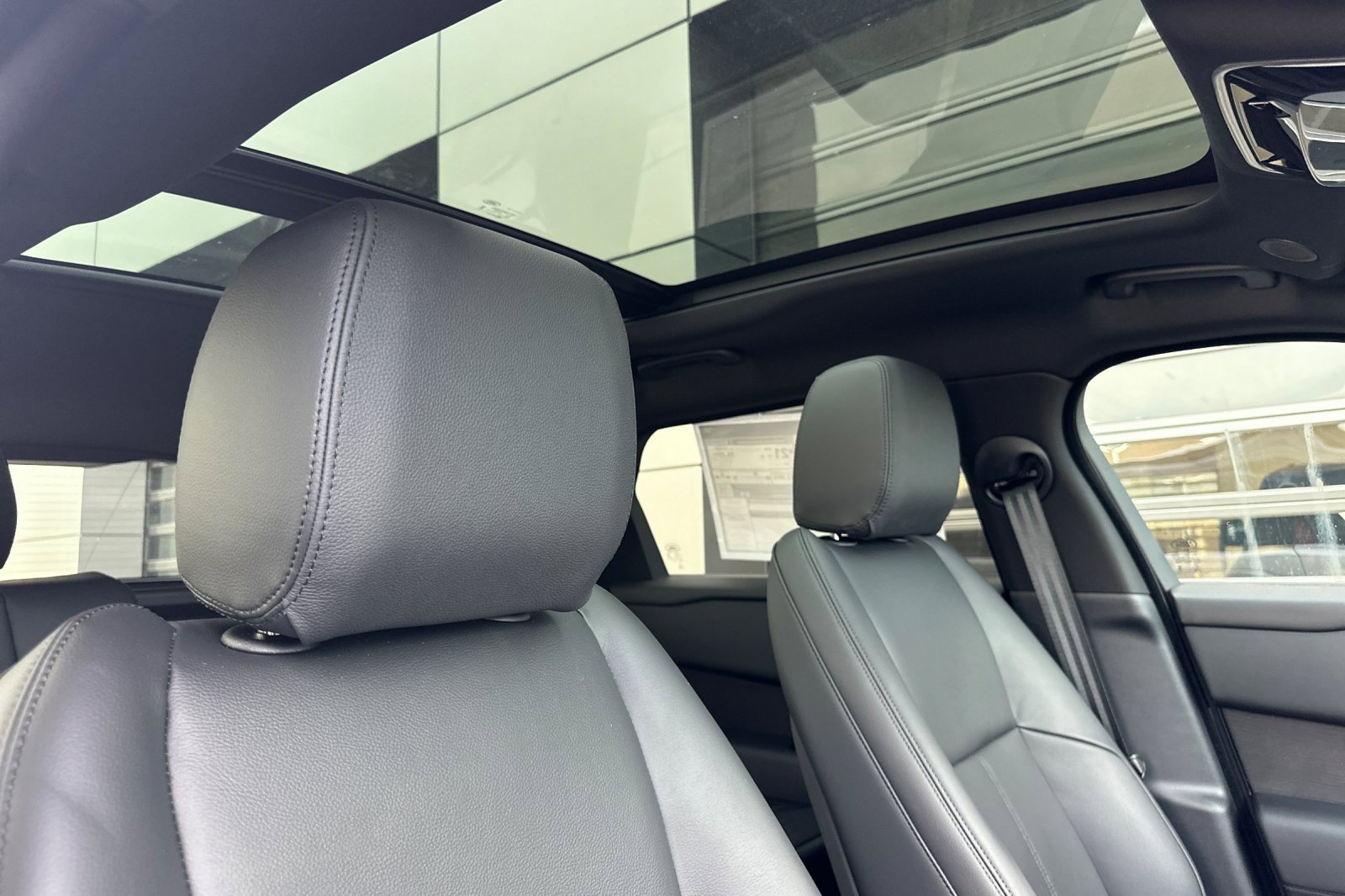 New 2026 Land Rover Range Rover Velar Dynamic SE image 18