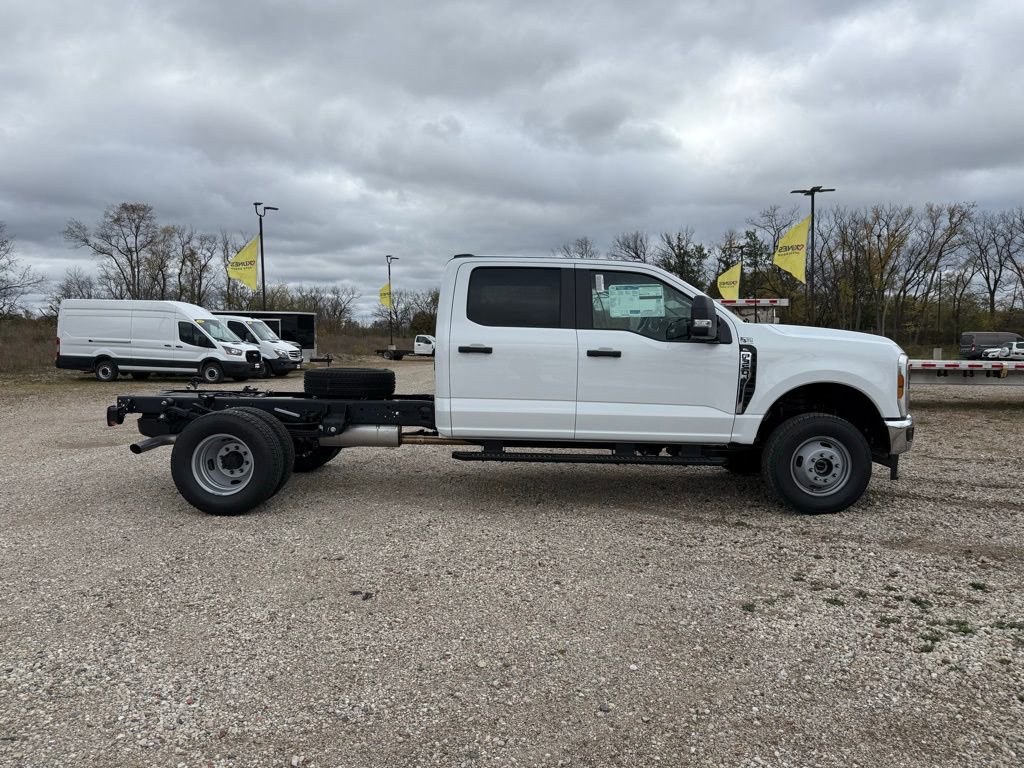 New 2026 Ford F350 XL w/ XL Chrome Package image 2