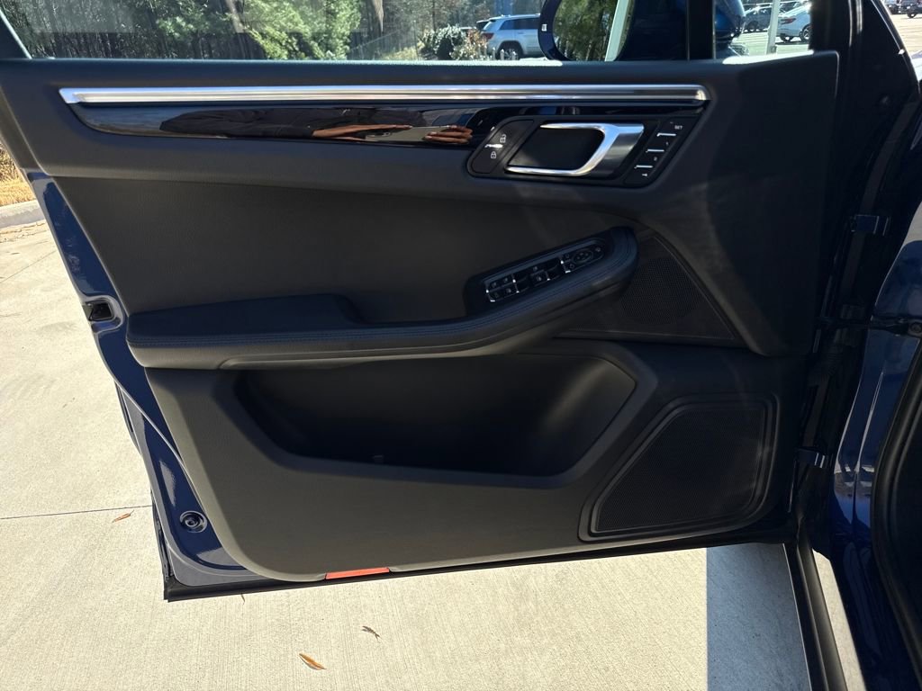 Used 2023 Porsche Macan Turbo image 14