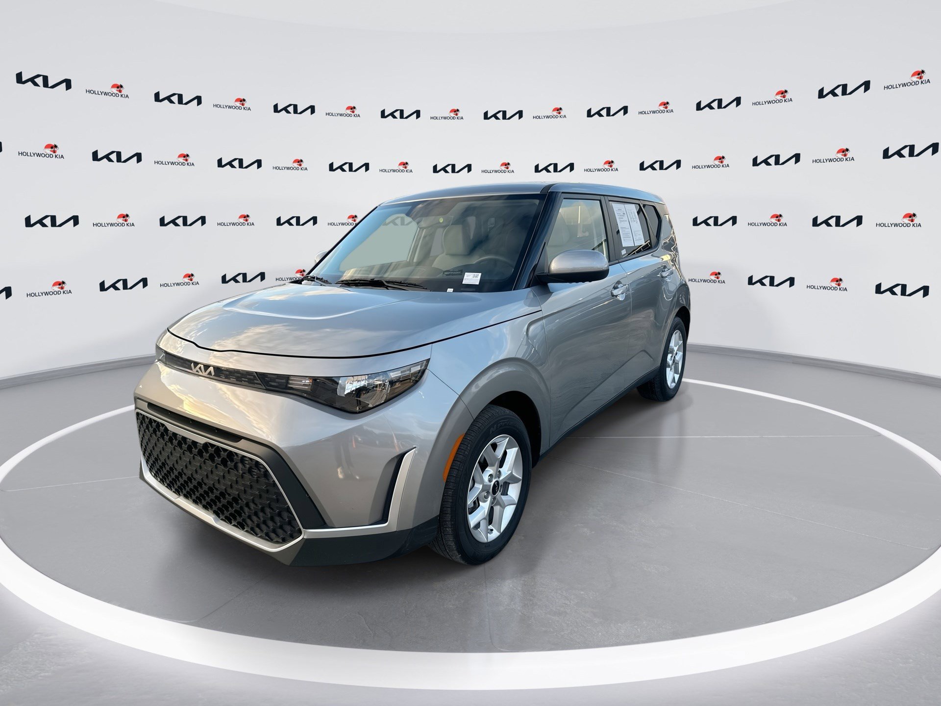 Certified 2025 Kia Soul LX FWD image 4
