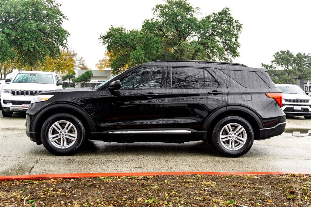 Used 2023 Ford Explorer XLT w/ Equipment Group 202A image 8