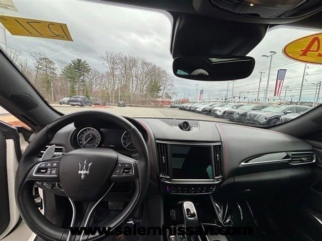 Used 2024 Maserati Levante GT Ultima AWD/4WD image 5