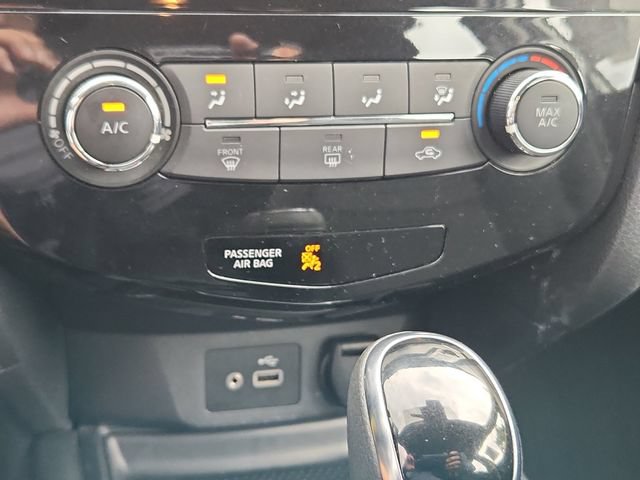 Used 2019 Nissan Rogue S AWD/4WD image 12