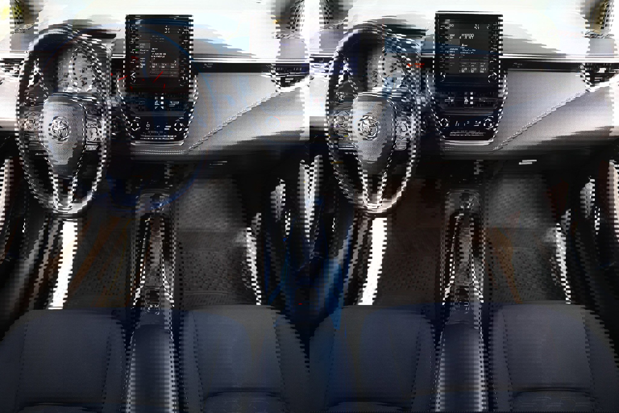 Used 2019 Toyota Corolla SE image 2