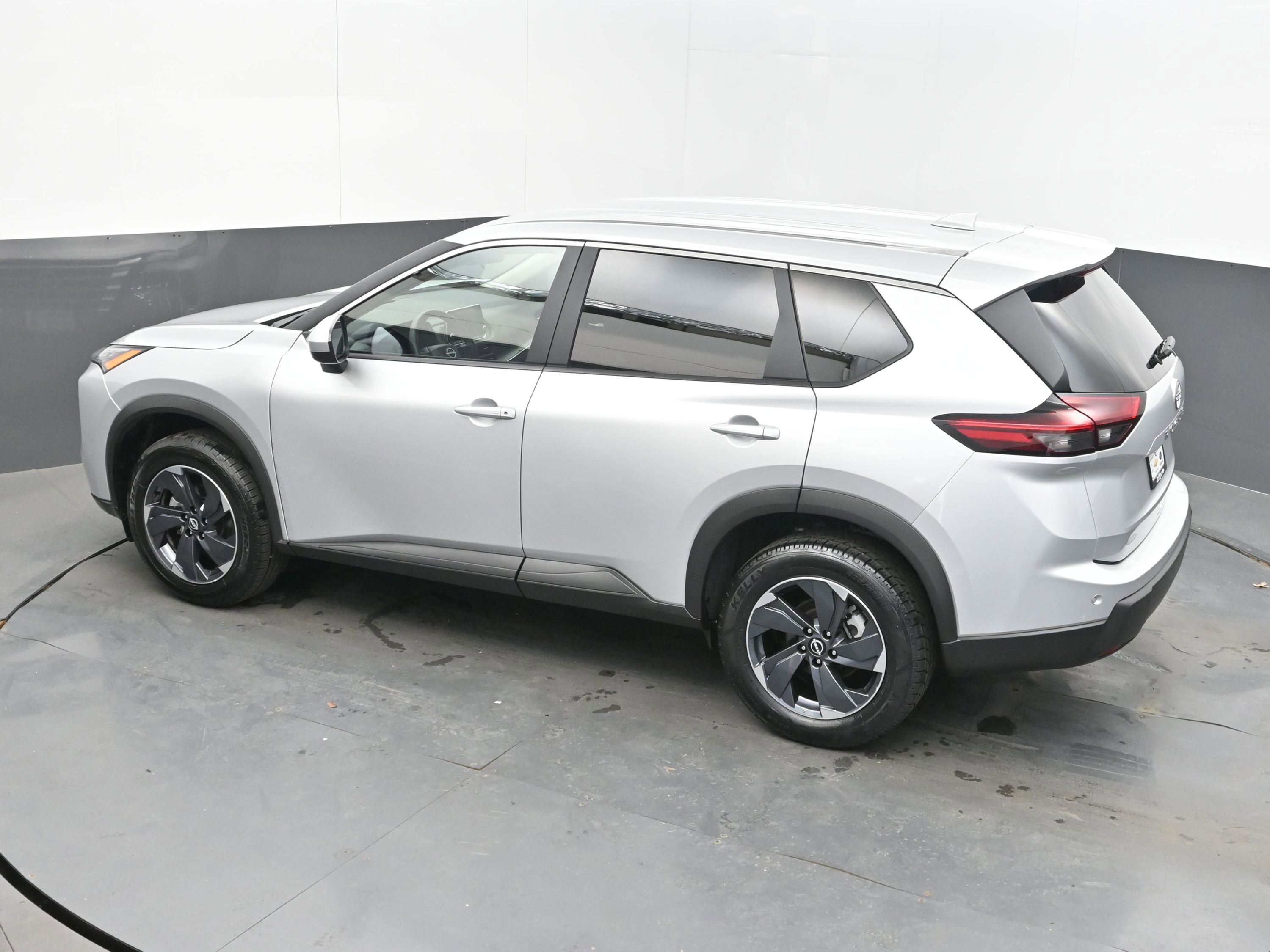 Used 2025 Nissan Rogue SV image 35