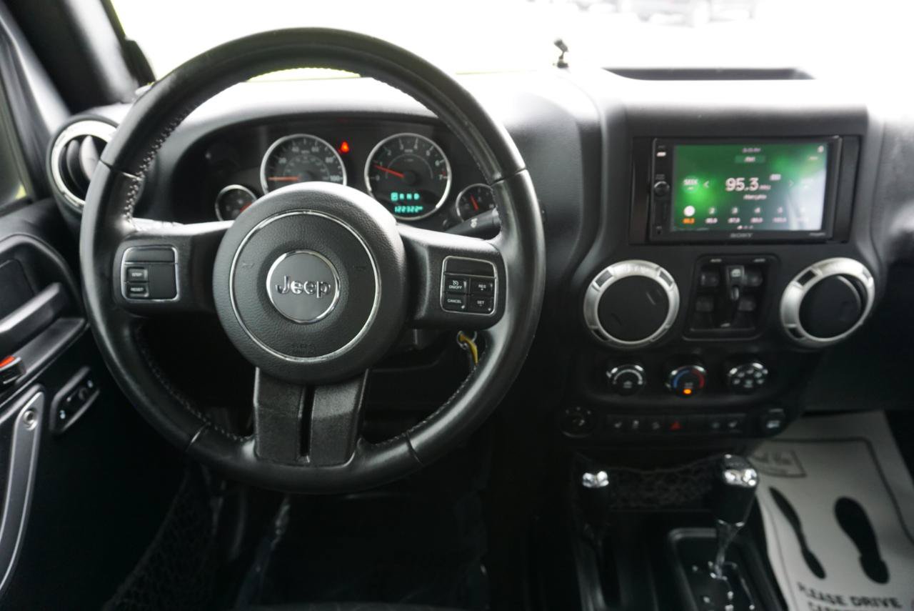 Used 2018 Jeep Wrangler Unlimited Sahara AWD/4WD image 9