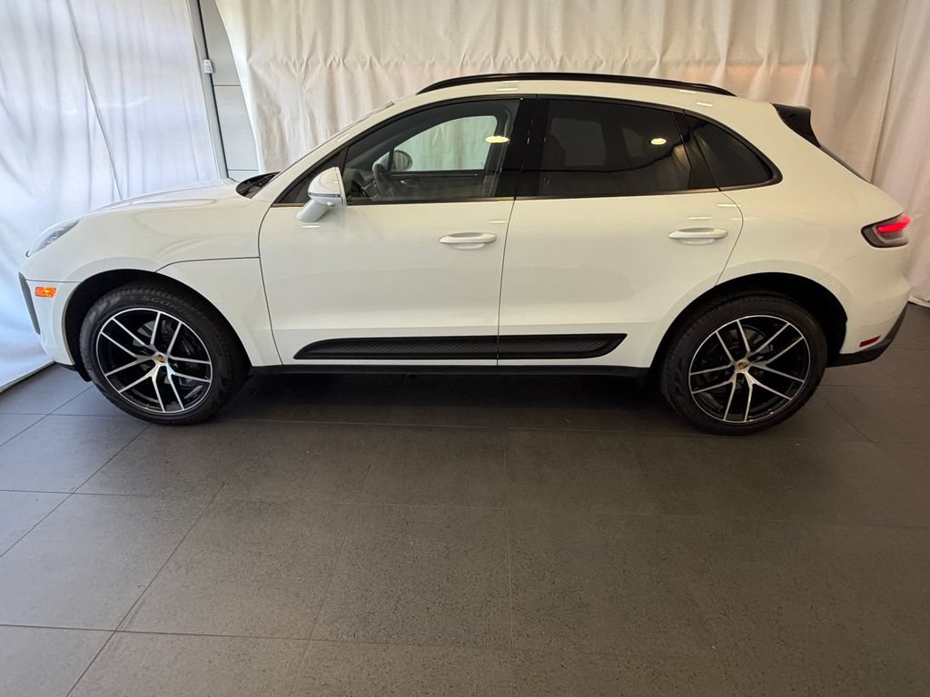 Used 2026 Porsche Macan AWD/4WD image 2