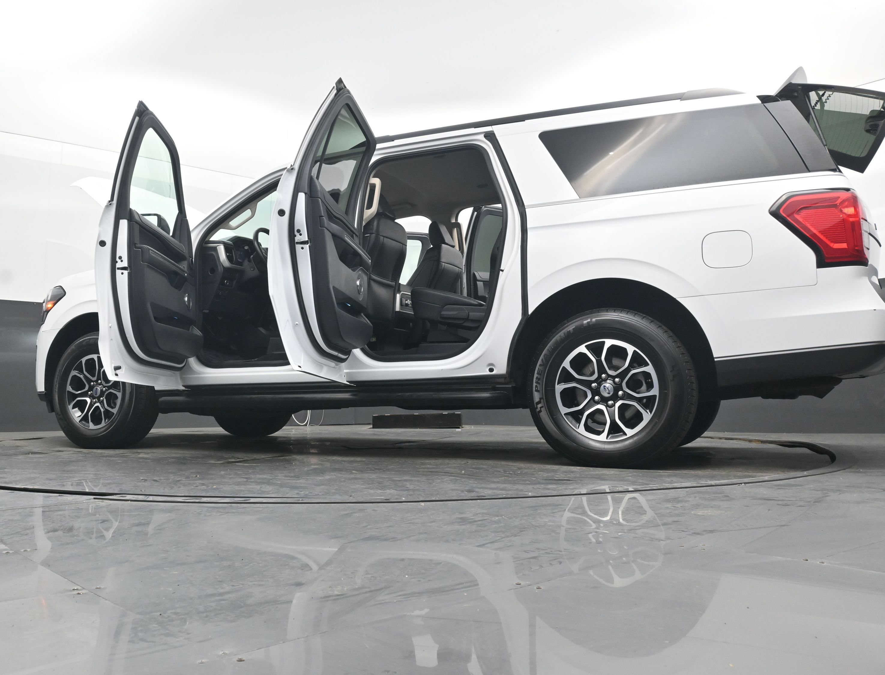 Used 2024 Ford Expedition Max XLT image 43