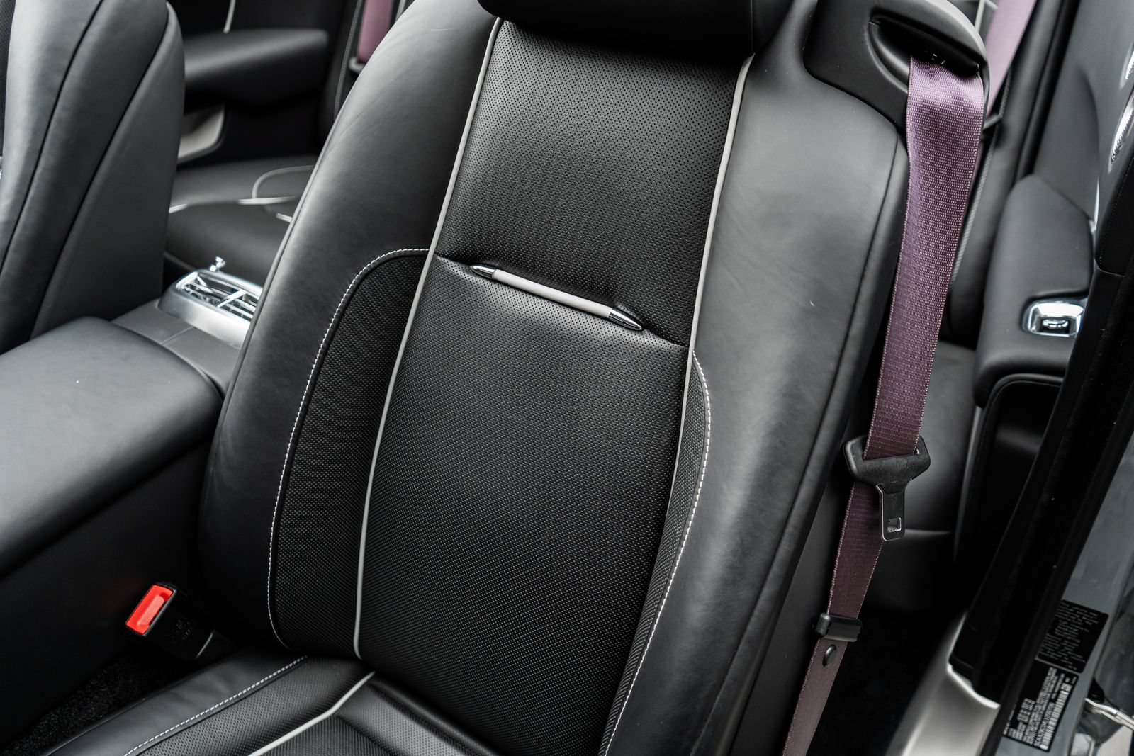 Used 2020 Rolls-Royce Dawn RWD image 29