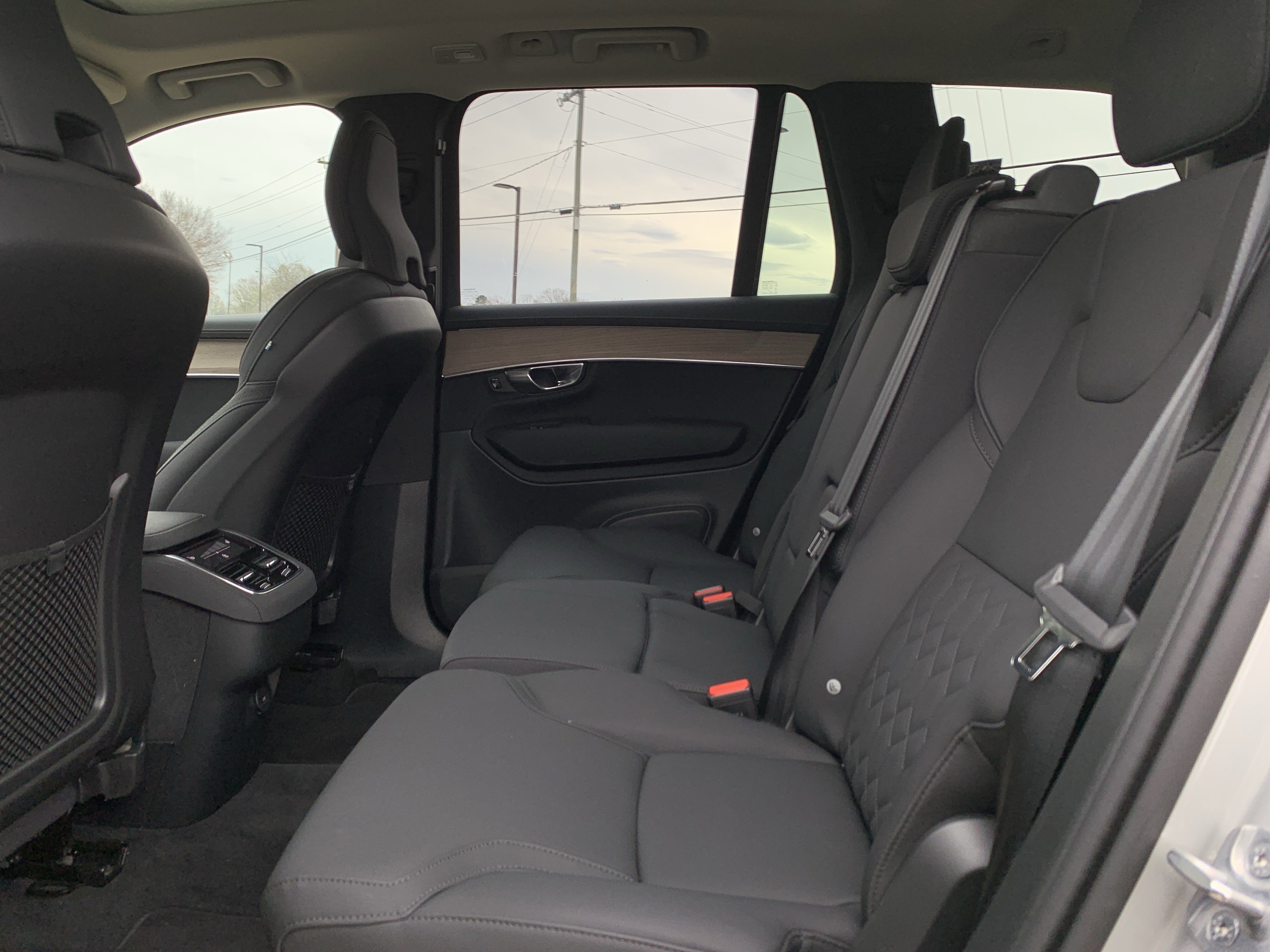 Used 2025 Volvo XC90 B6 Plus image 32