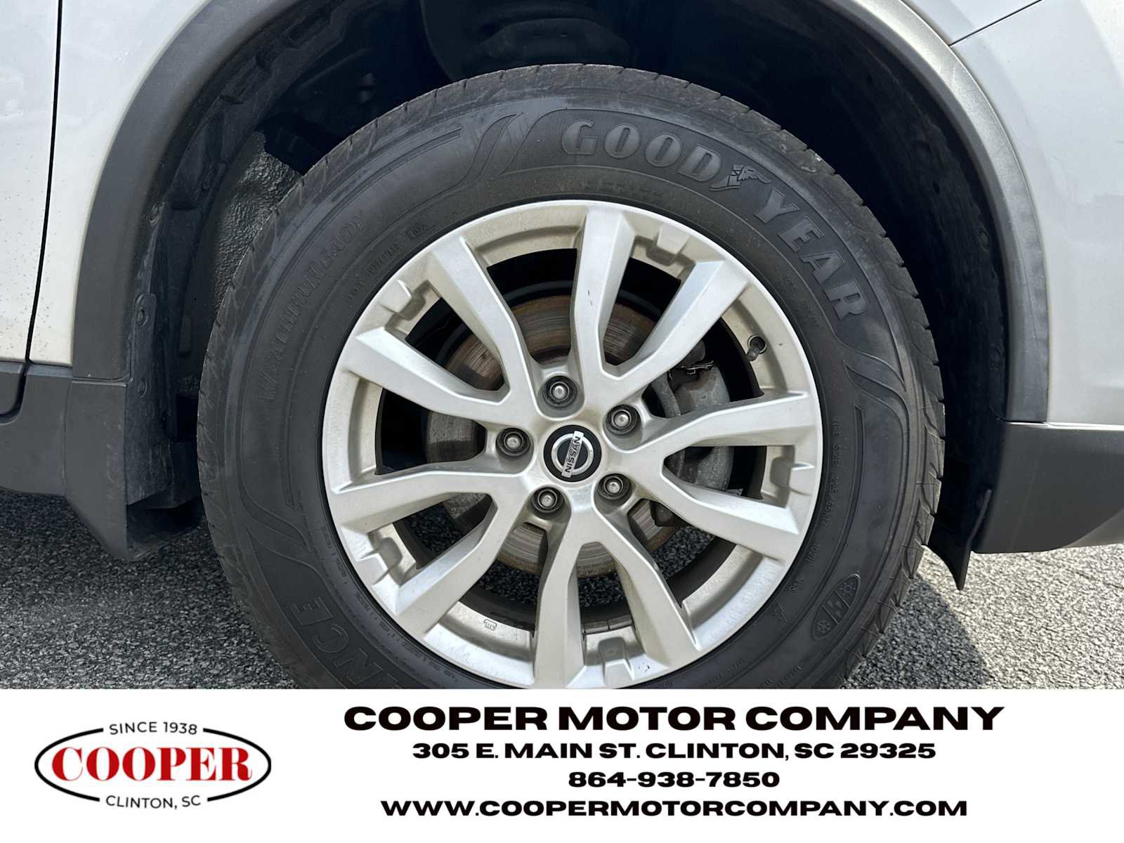 Used 2018 Nissan Rogue SV w/ Premium Package image 12