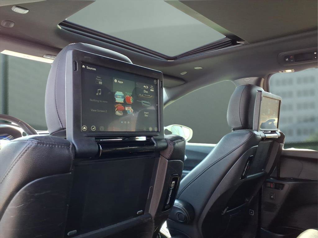 Used 2020 Chrysler Pacifica Touring-L Plus FWD image 13