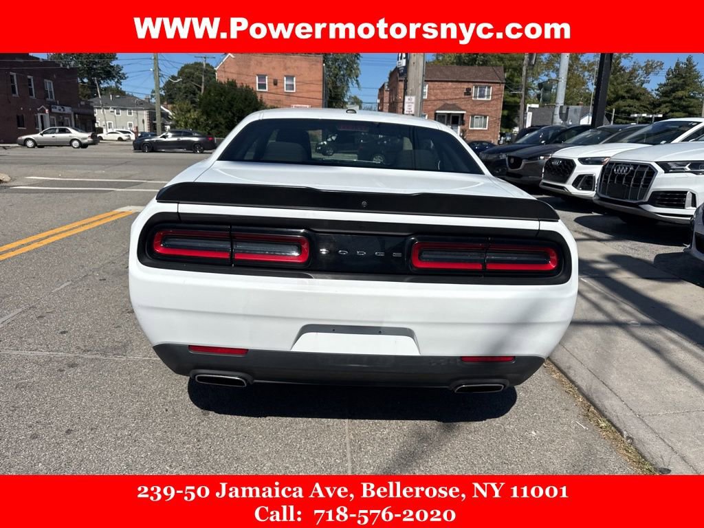 Used 2023 Dodge Challenger SXT image 4