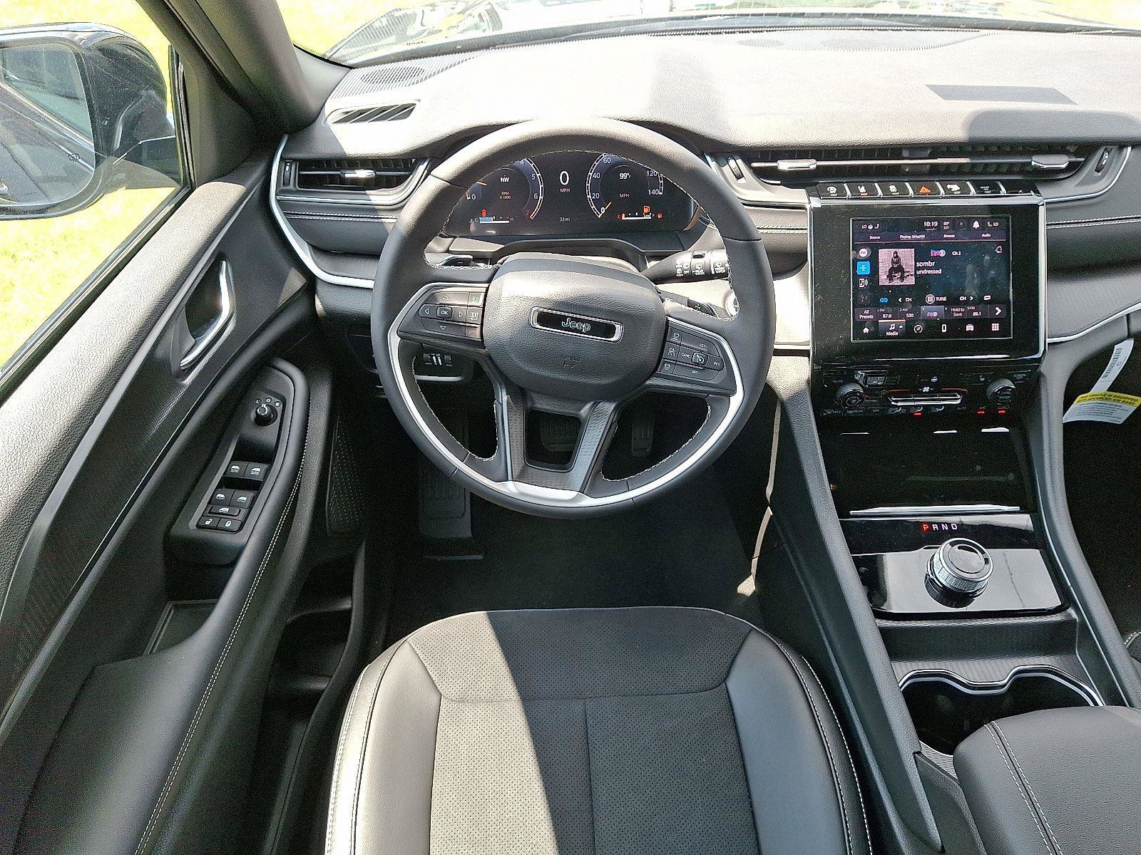 New 2025 Jeep Grand Cherokee L Laredo image 8