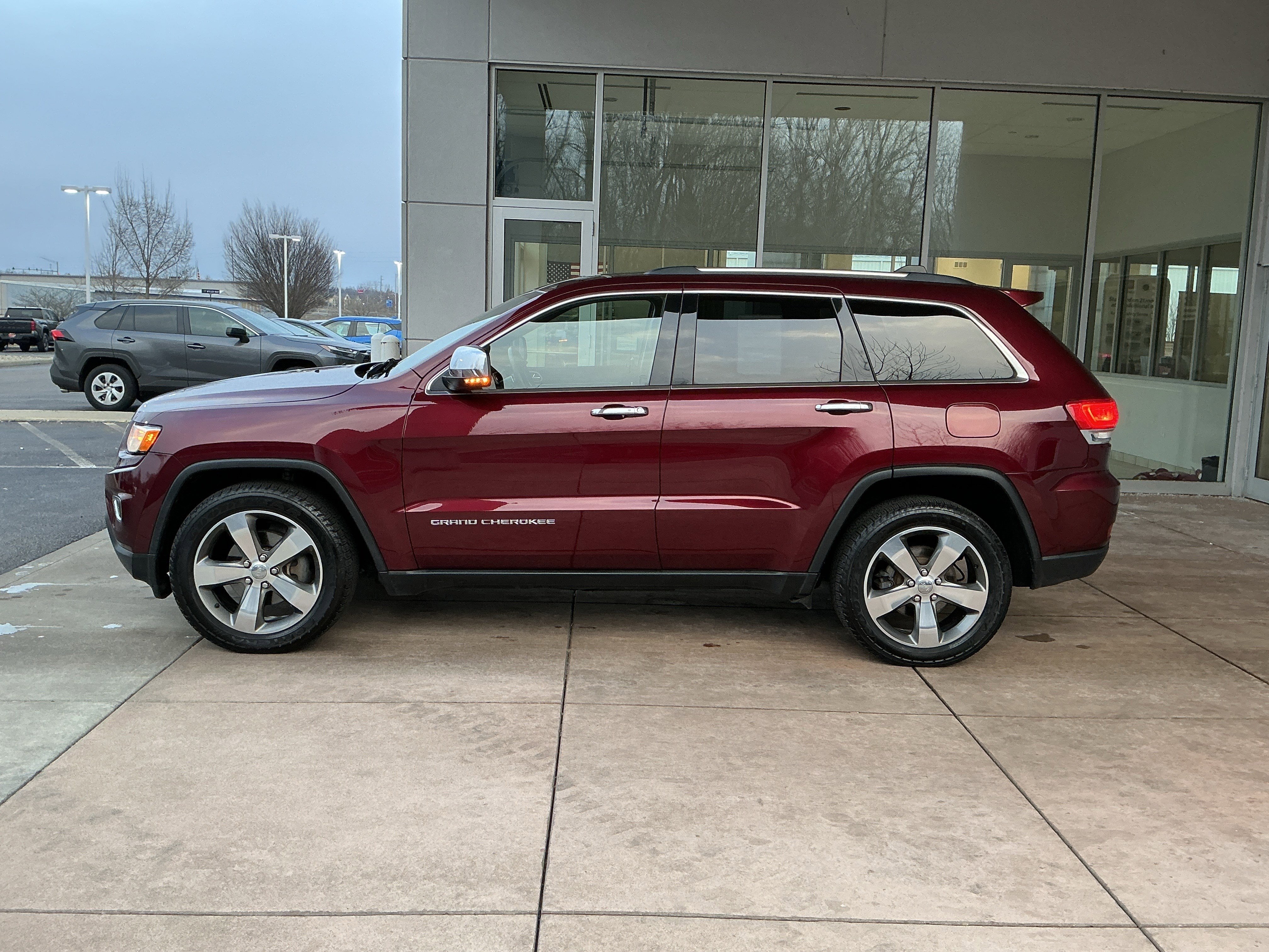 Used 2016 Jeep Grand Cherokee Limited w/ Luxury Group II image 19